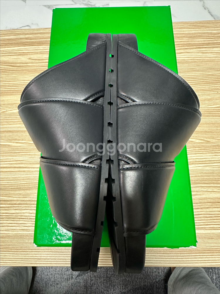 [급처] 보테가베네타 브릿지 가죽 뮬 샌들 슬리퍼 40사이즈--3