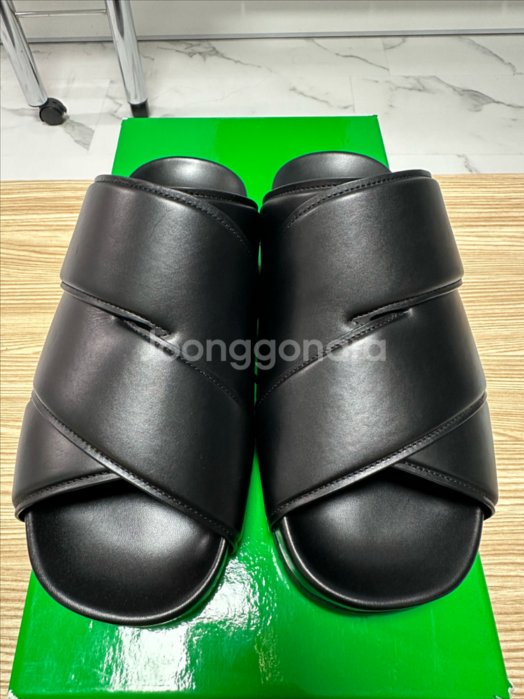 [급처] 보테가베네타 브릿지 가죽 뮬 샌들 슬리퍼 40사이즈--2