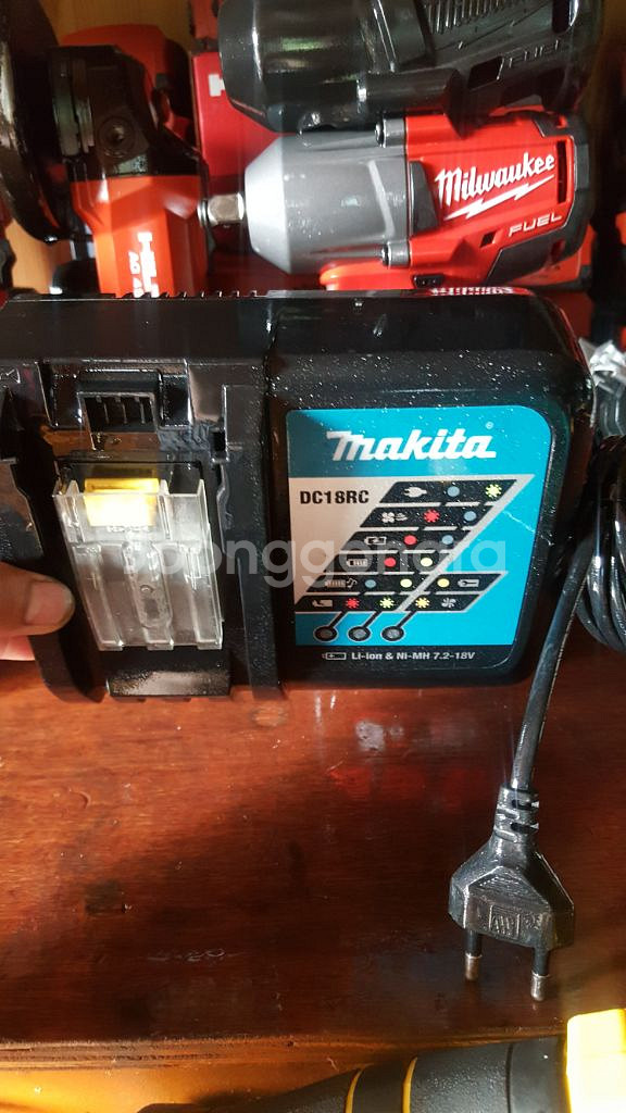 [정품]마끼다충전기 18V 프리볼트고속충전기DC18RC--3