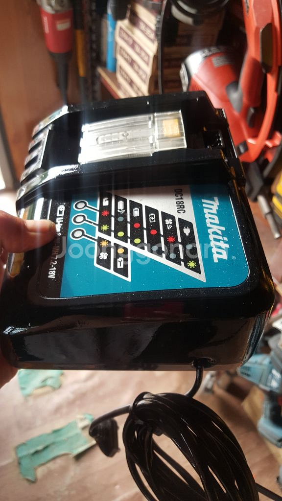 [정품]마끼다충전기 18V 프리볼트고속충전기DC18RC--5