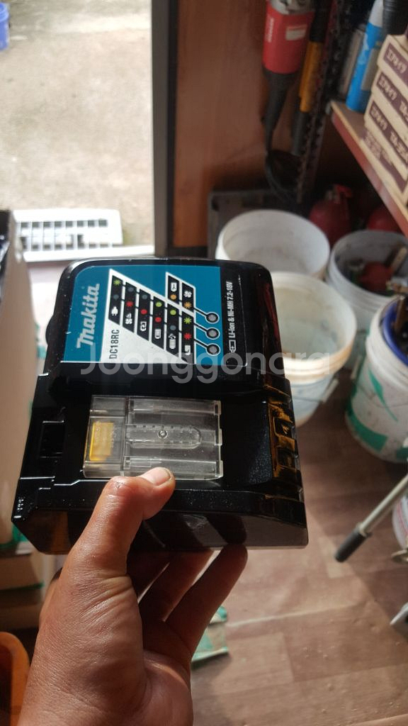 [정품]마끼다충전기 18V 프리볼트고속충전기DC18RC--7