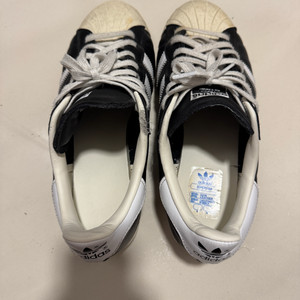 아디다스 슈퍼스타 82 코어 블랙 270