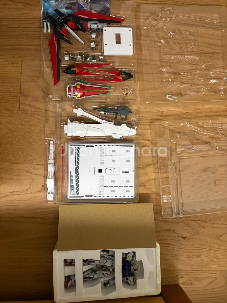 메탈빌드 스트라이크 에일팩 + 메탈킹덤 소드, 런쳐--6