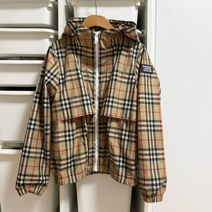 버버리 바람막이