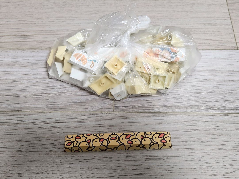 키보드 스위치(저소음 솜사탕축, 목새축), 키캡들 팝니다.--4