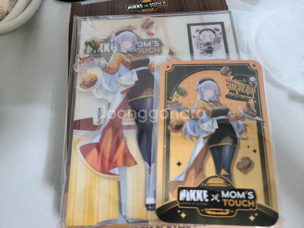 맘스터치 니케 나유타 아크릴키링,포카--0