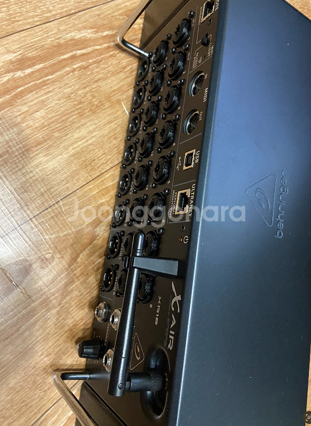 베링거 XAir XR18 오디오 인터페이스--3