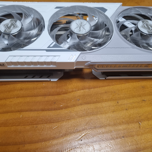 RX 9060XT 3팬 그래픽카드 풀박스 상태 S급 판매합니다