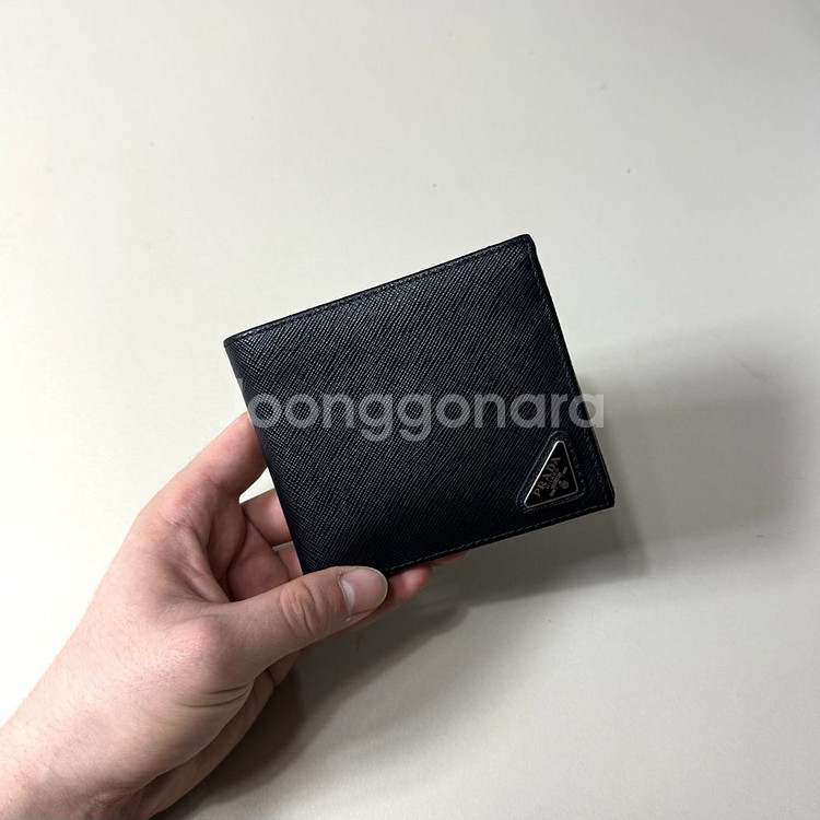 [OS/당일출고]프라다 삼각로고 사피아노 반지갑--0