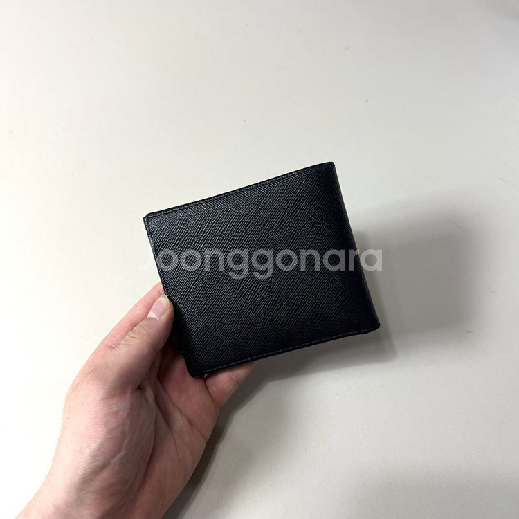 [OS/당일출고]프라다 삼각로고 사피아노 반지갑--1