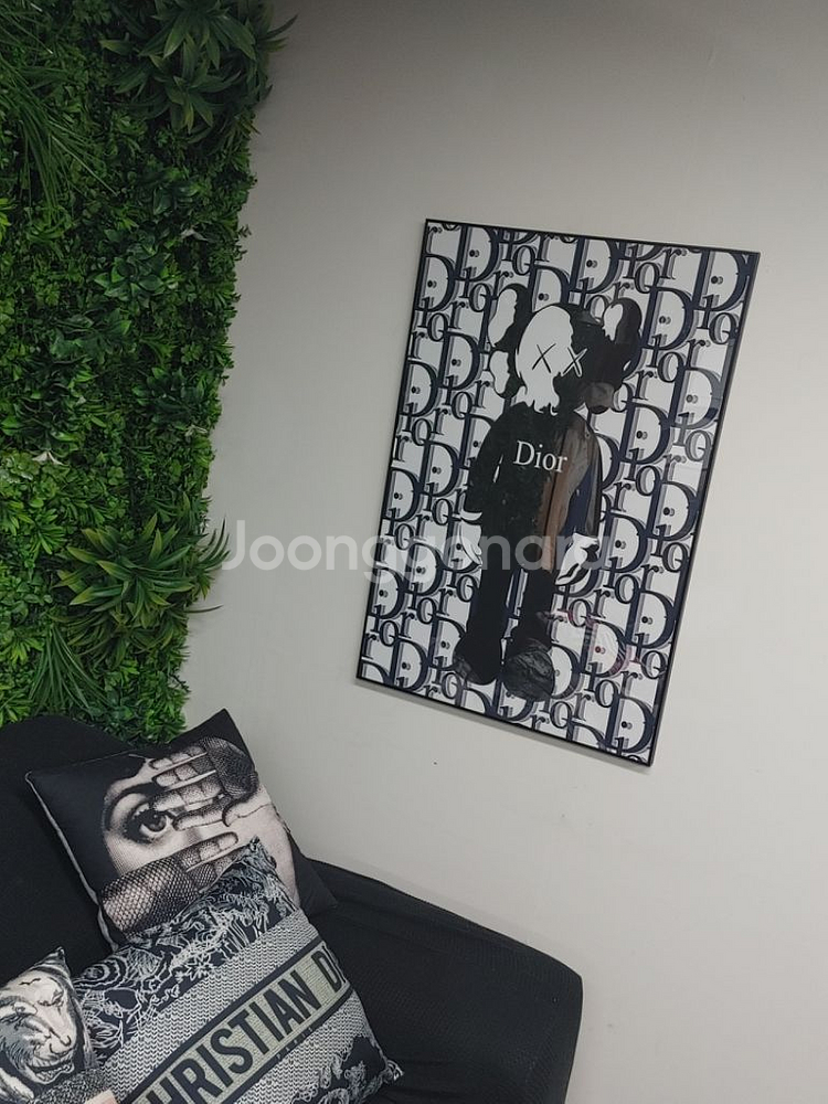 디올 카우스 베어브릭 피규어 대형 명품 그림 액자 소품--9
