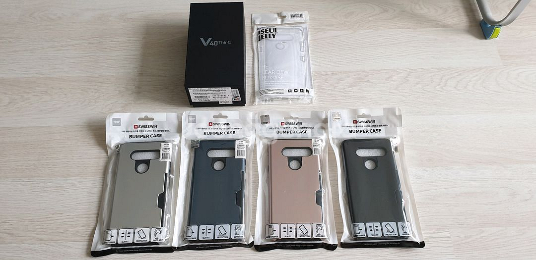 LG전자 V40 (폰없음) 기본구성품들과 V40액세서리들 일괄판매--0
