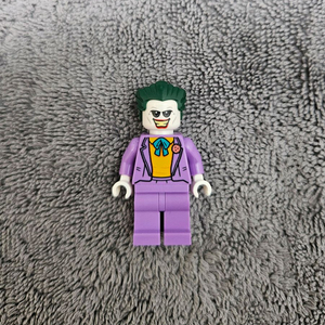 레고 심슨, 조커, 배트맨, 할리 퀸, 울버린, 킹슬리 셰클볼트, 님파도라 통스 미니피규어 등
