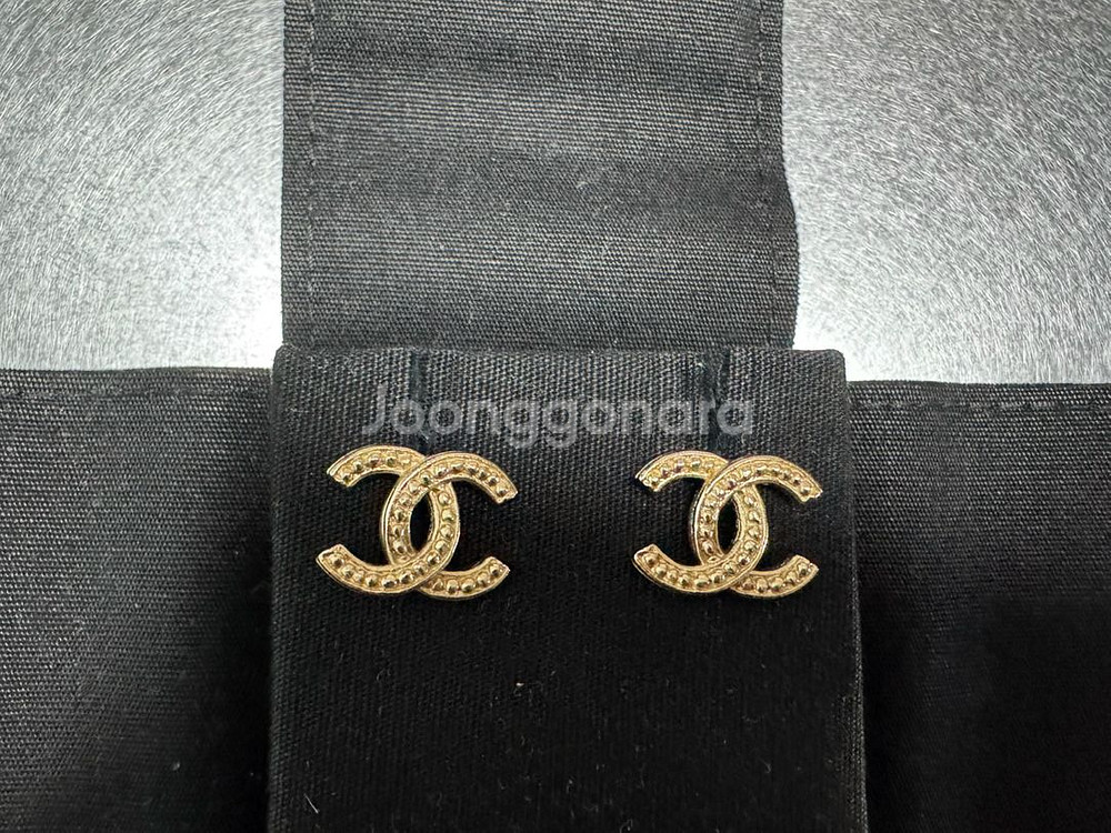 샤넬 CC 로고 귀걸이--1