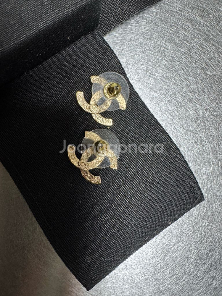 샤넬 CC 로고 귀걸이--3