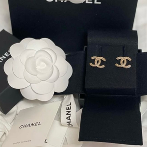 샤넬 CC 로고 귀걸이