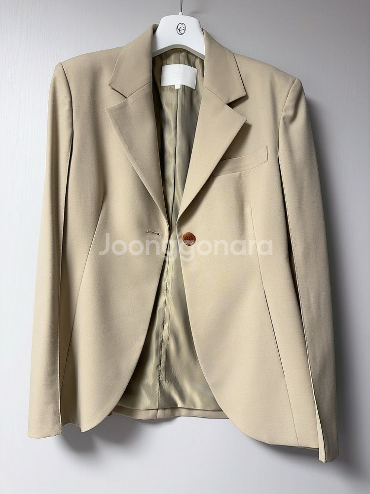 (ceeci) 씨에씨 아워글래스 자켓 새제품 베이지--0