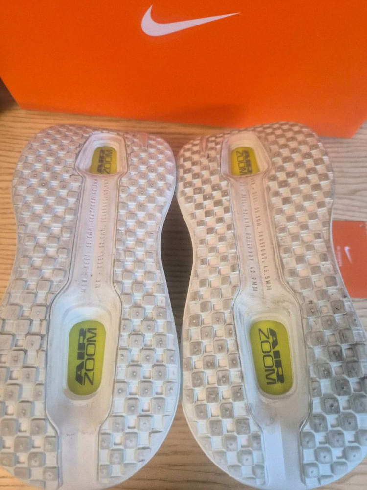 나이키 보메로 프리미엄 280사이즈 택포 이미지