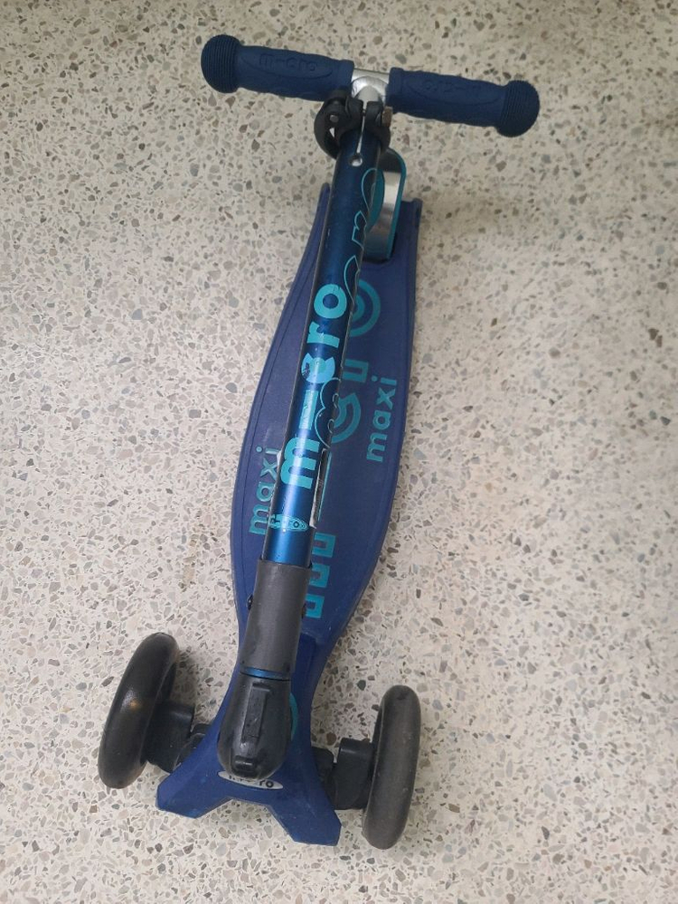 마이크로 맥시 디럭스 led 접이식 킥보드 블루 개별 또는 일괄--1