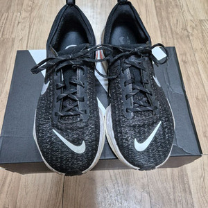 정품 나이키 런닝화 줌x 인빈서블 280 블랙