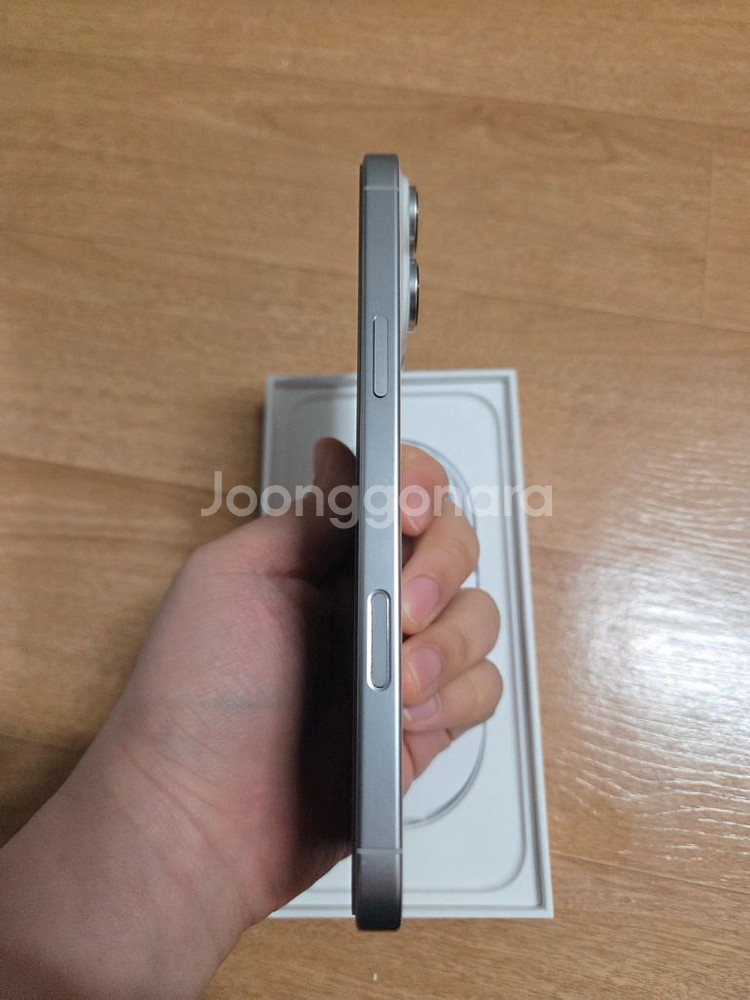 아이폰16프로맥스 1TB 화이트 티타늄 / 상태 S급 판매합니다!--3