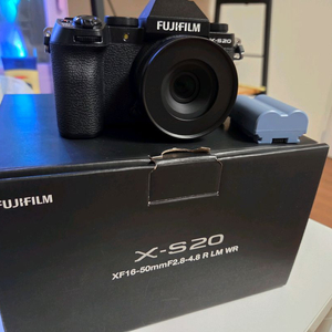 후지x-s20 + 아티산27mm f2.8 팝니다