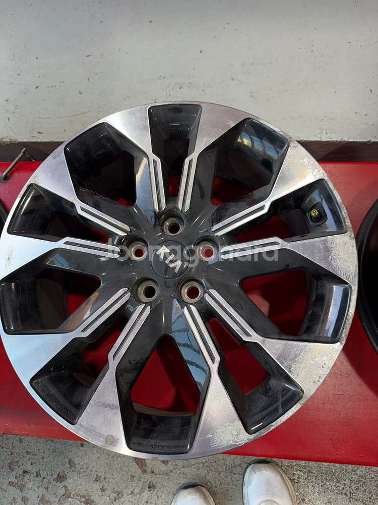 카니발 4세대 19인치 순정 휠 세트 tpms포함--2