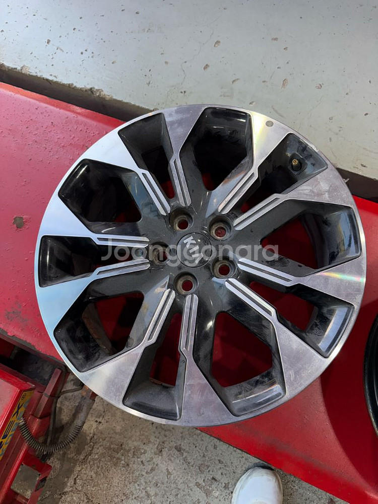 카니발 4세대 19인치 순정 휠 세트 tpms포함--3