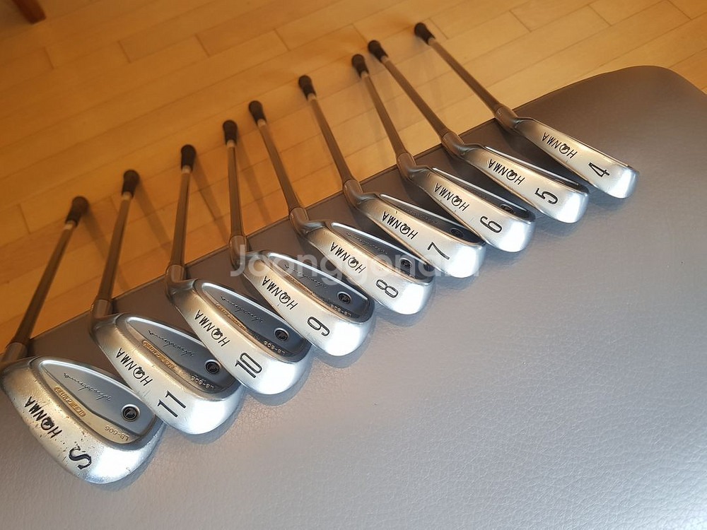 정품 혼마 4스타 그라파이트R1 4~S(9)세트 단조아이언 판매해요.--0