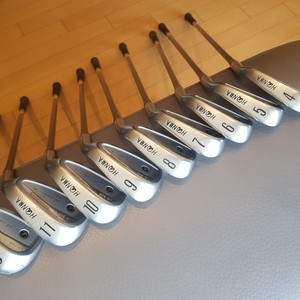 정품 혼마 4스타 그라파이트R1 4~S(9)세트 단조아이언 판매해요.