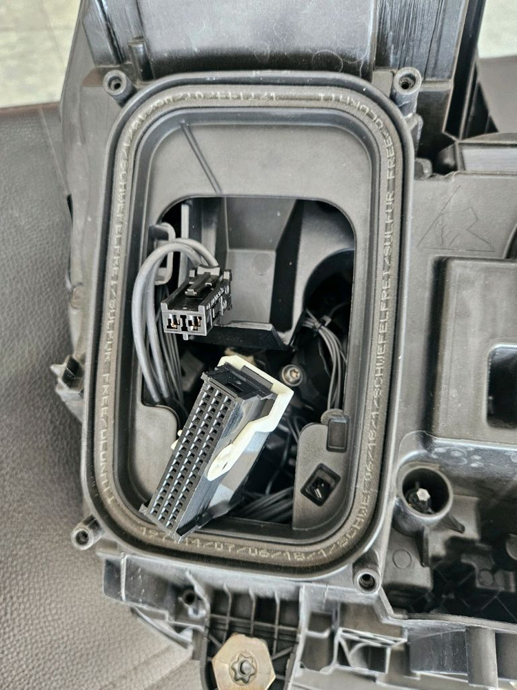 벤츠 w213 e300amg 2019 운전석 멀티빔 라이트.--4