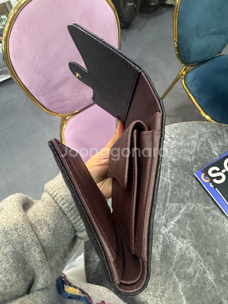 샤넬 캐비어 레더 금장 장지갑--6