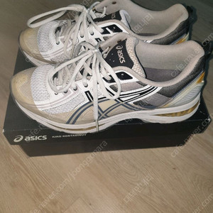 아식스 젤버즈그레이 260사이즈 40만 팝니다