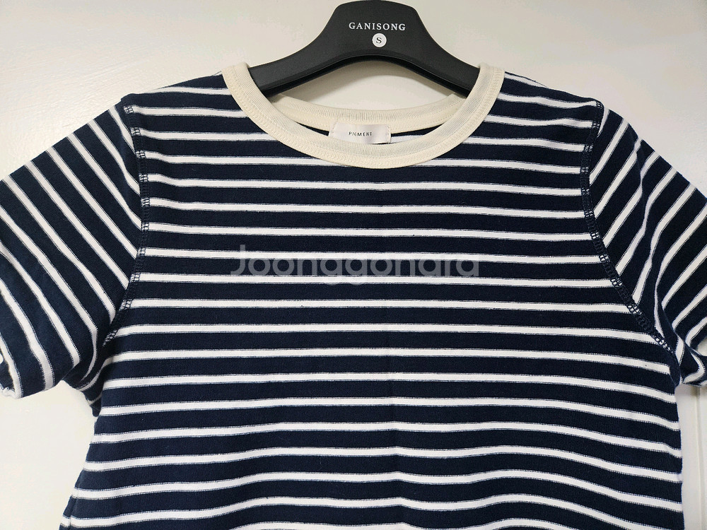 피그먼트 네이비 스트라이프 크롭 반팔티셔츠 편의점 반값 택포 7천원--1