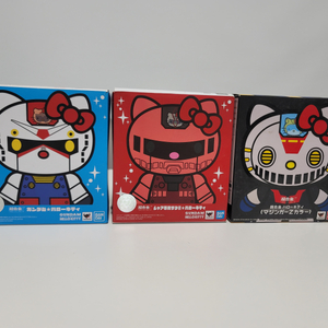 초합금 헬로키티 한정판 피규어 건담,자쿠,마징가 3종 팝니다.