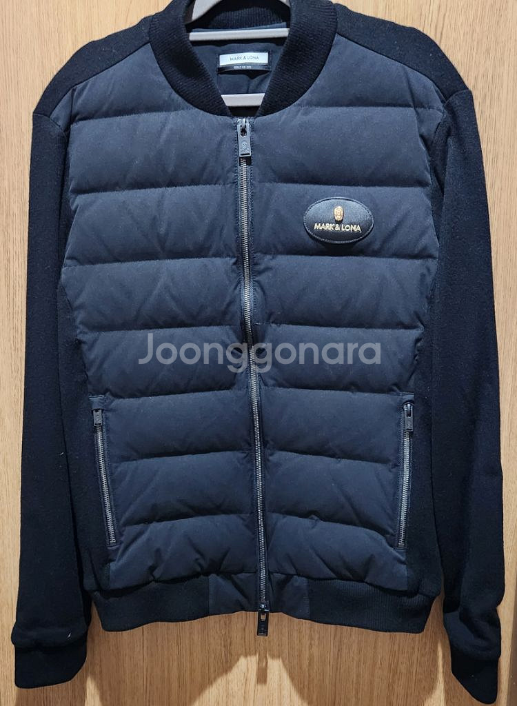 마크앤로나 패딩 니트 가디건 입니다.--1