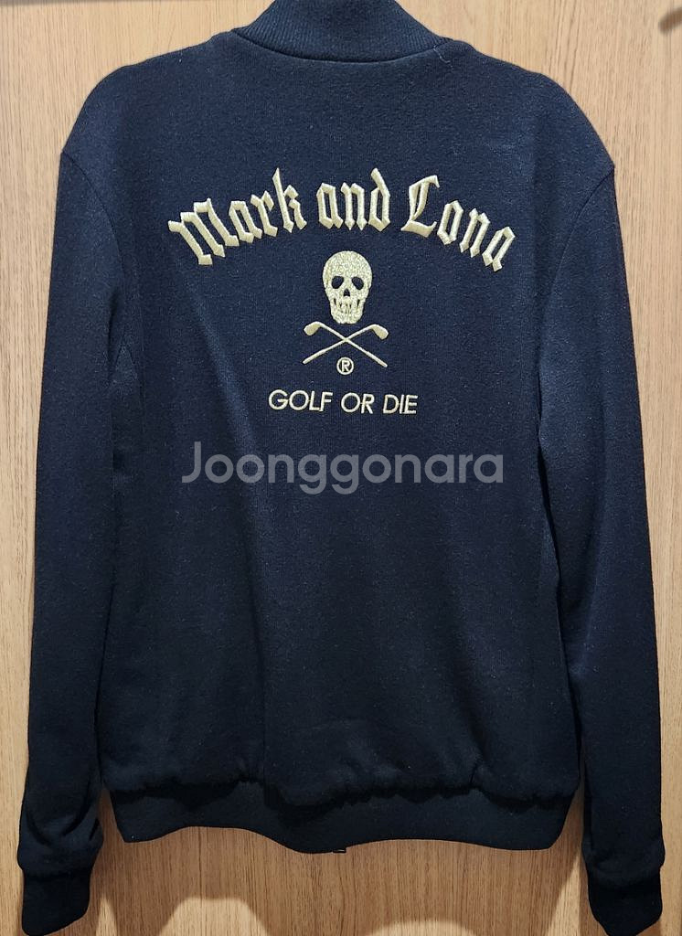 마크앤로나 패딩 니트 가디건 입니다.--2