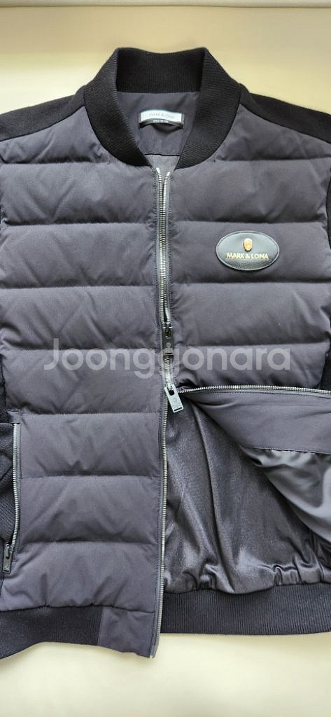 마크앤로나 패딩 니트 가디건 입니다.--4