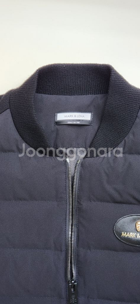 마크앤로나 패딩 니트 가디건 입니다.--5