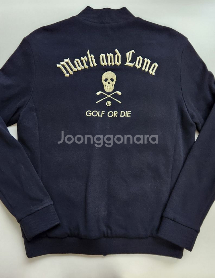 마크앤로나 패딩 니트 가디건 입니다.--7