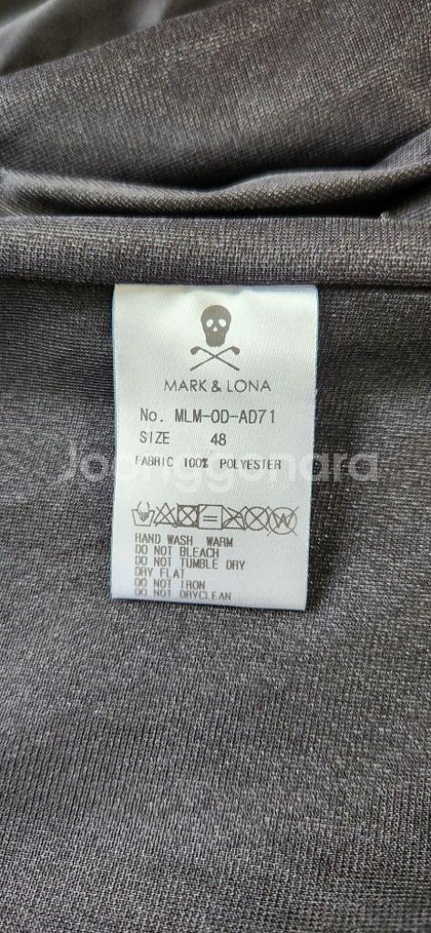 마크앤로나 패딩 니트 가디건 입니다.--9