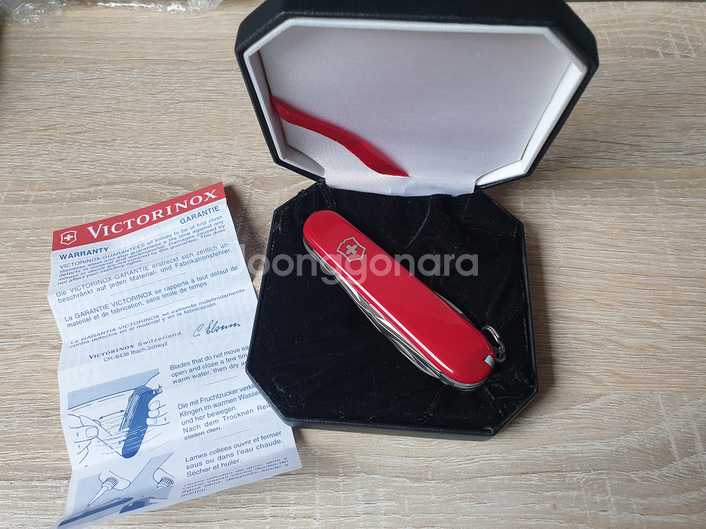 빅토리녹스 라이카 한정판 튤팝니다.--1