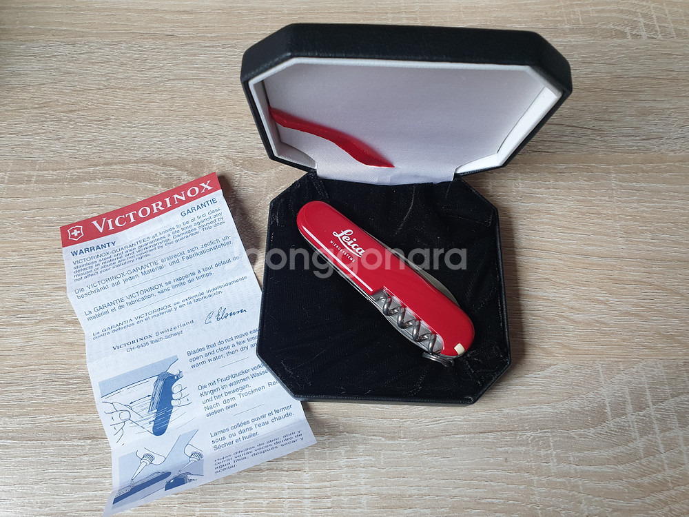 빅토리녹스 라이카 한정판 튤팝니다.--2