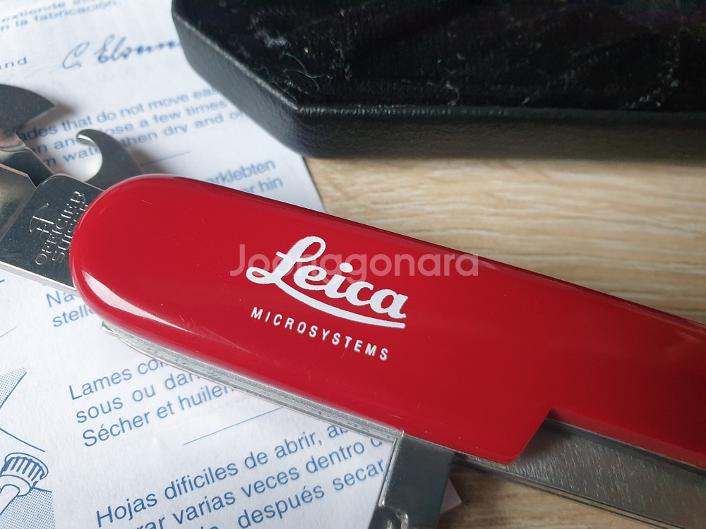 빅토리녹스 라이카 한정판 튤팝니다.--3