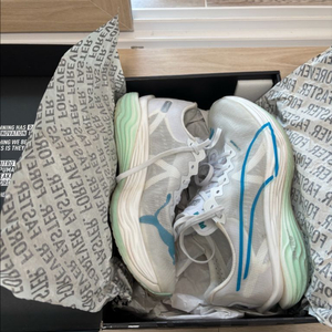 푸마 디비에이트 나이트로 엘리트3 270 팝니다