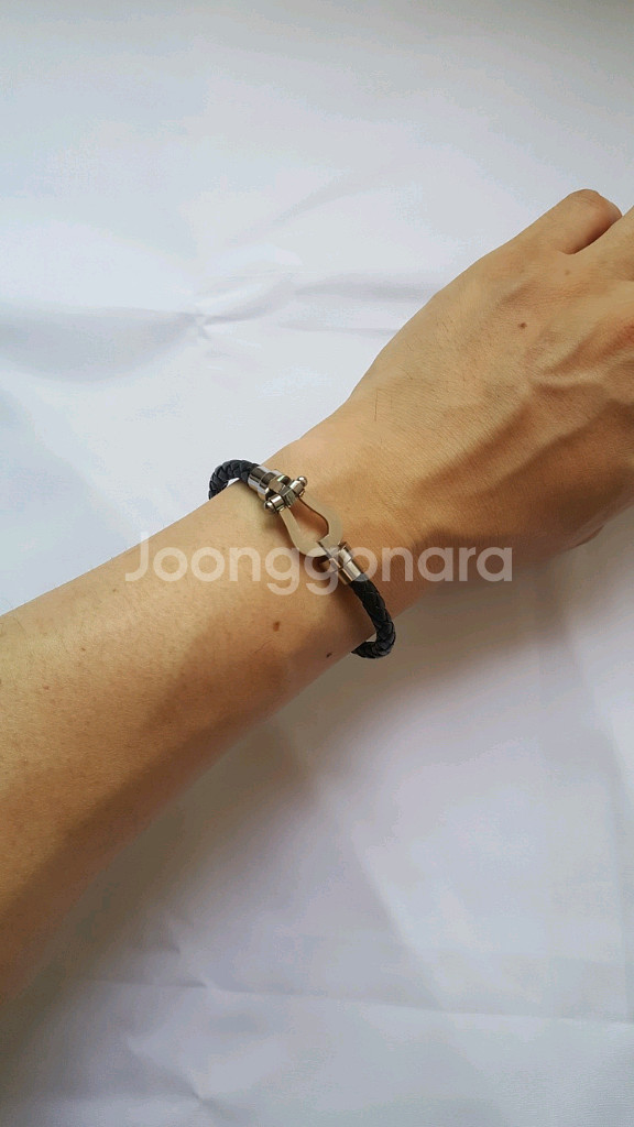 가죽팔찌 써지컬팔찌 남녀공용 새제품--2