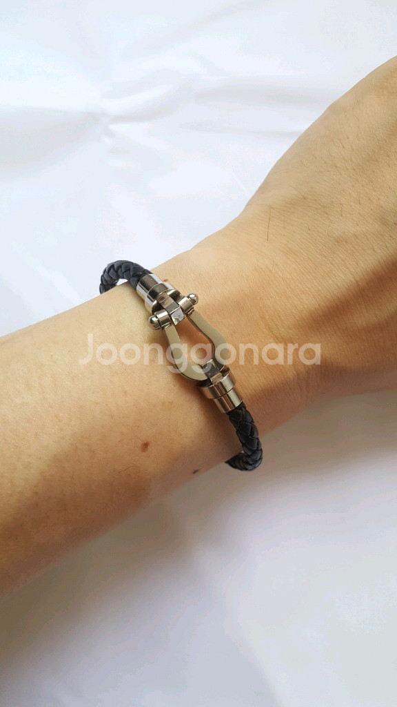 가죽팔찌 써지컬팔찌 남녀공용 새제품--4