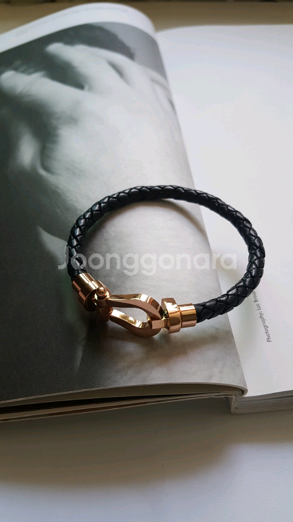 가죽팔찌 써지컬팔찌 남녀공용 새제품--0