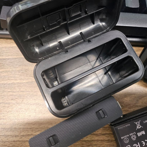 인스타360x4 + 호완 배터리2개 (충전기 포함)