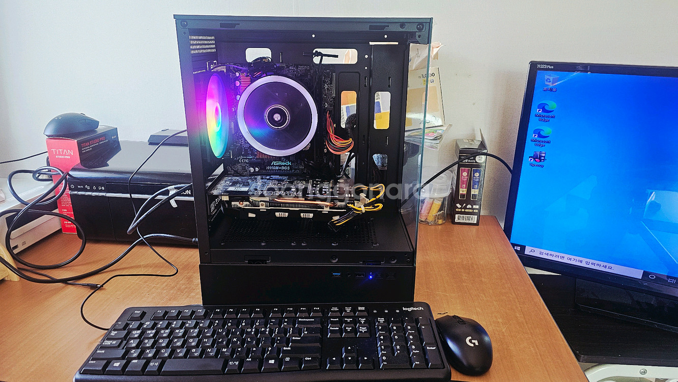 게이밍 컴퓨터 데스크탑 PC 본체 ,32 모니터 세트팝니다--0